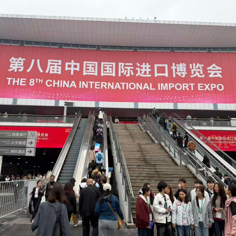 Presentazione della nostra competenza nella stampa di etichette all'ottava edizione della China International Import Expo